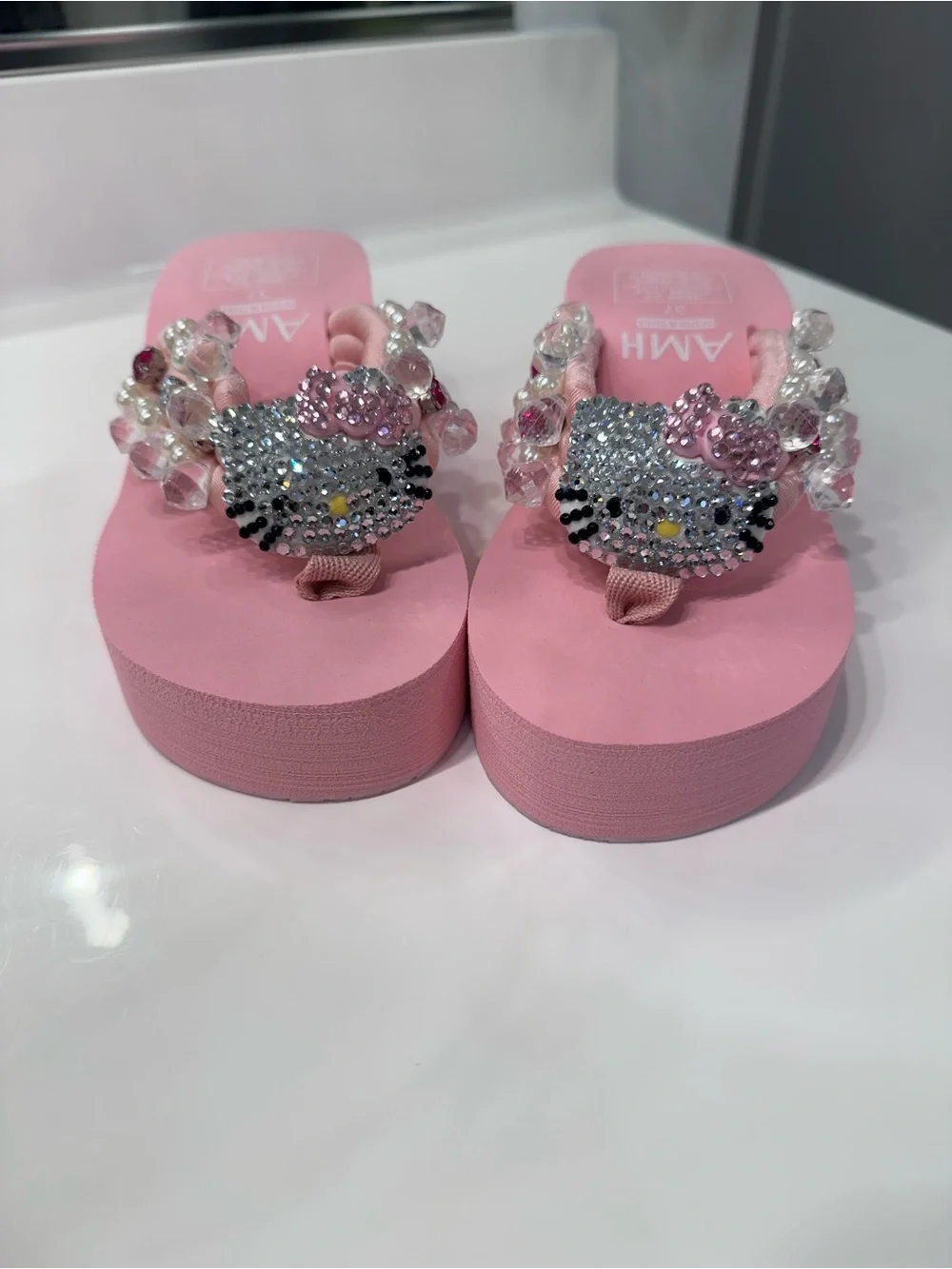 BRAND NEW✨ Y2K Hello Kitty Rhinestoned Pink Platform Flip Flop/ Sandals🎀